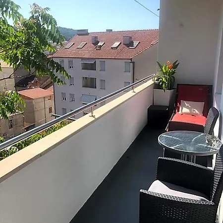 Sandra With Balcony فندق